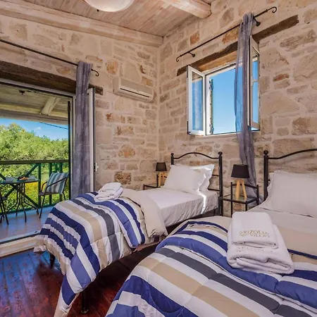 Vilă Rizolia Enea By