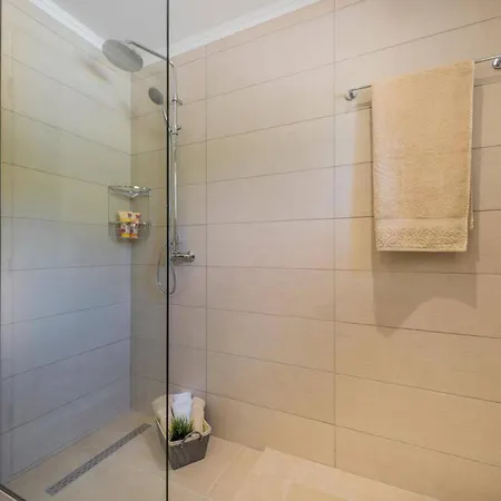 Rizolia Enea By Vilă *