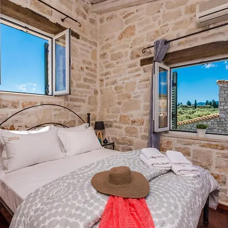 Rizolia Enea By Vilă