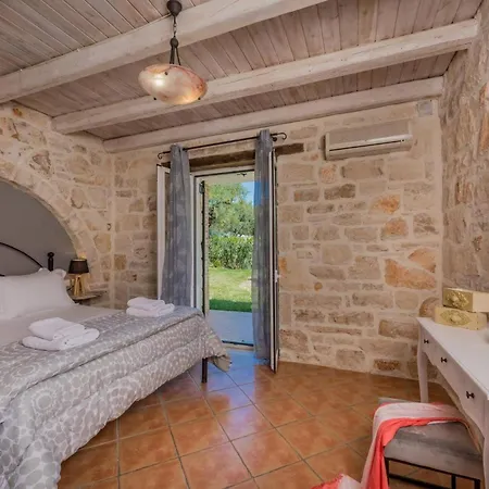 Rizolia Enea By Vilă